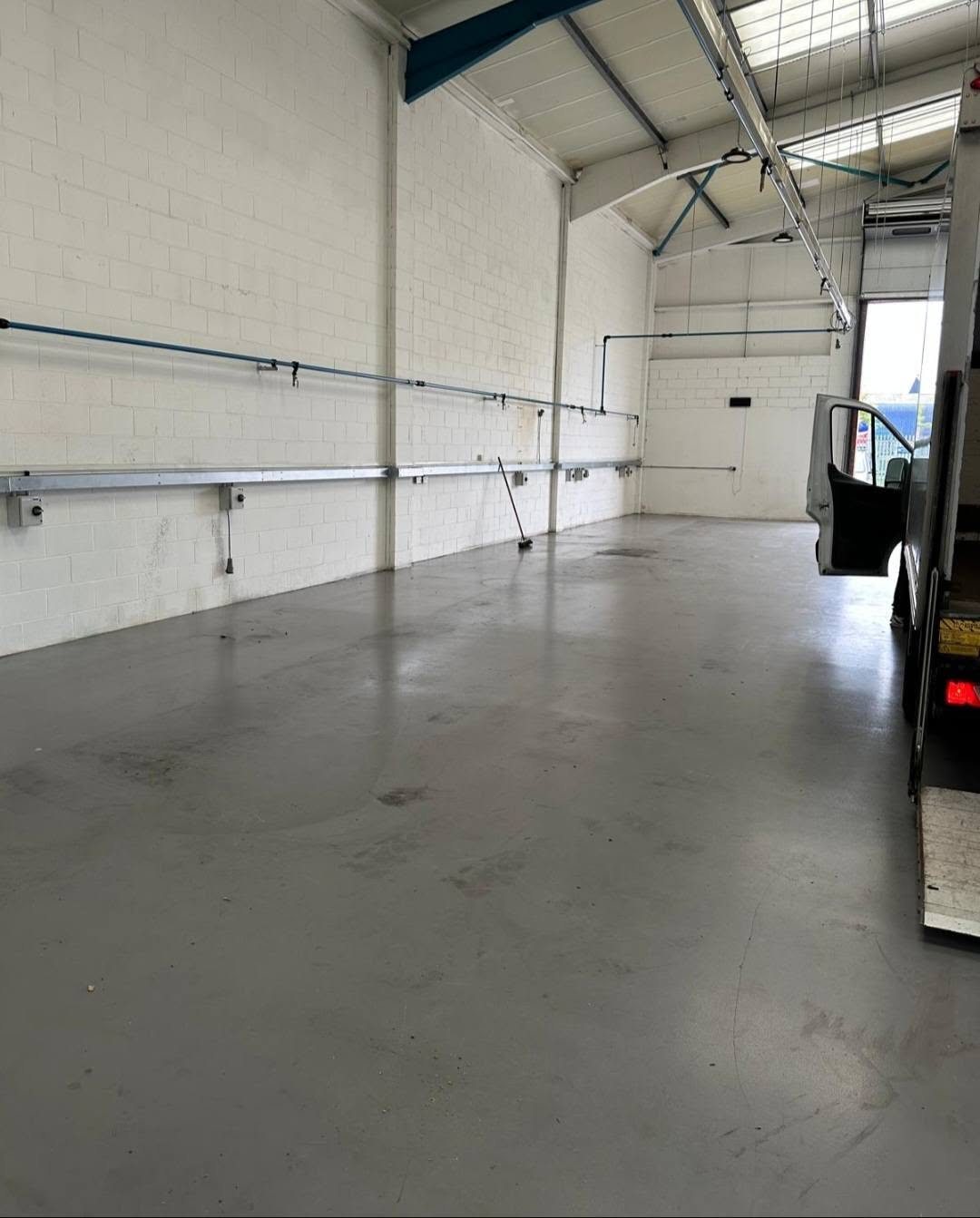 Commercial Clearance by Mr Shift It